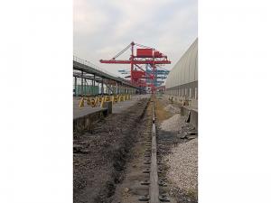 深圳經(jīng)濟(jì)特區(qū)電廠2000噸龍門(mén)吊軌道調(diào)直項(xiàng)目